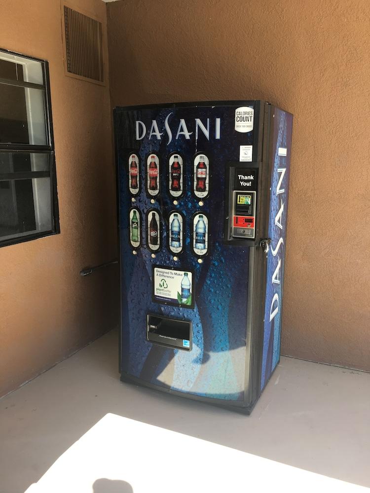 Days By Wyndham West Motel