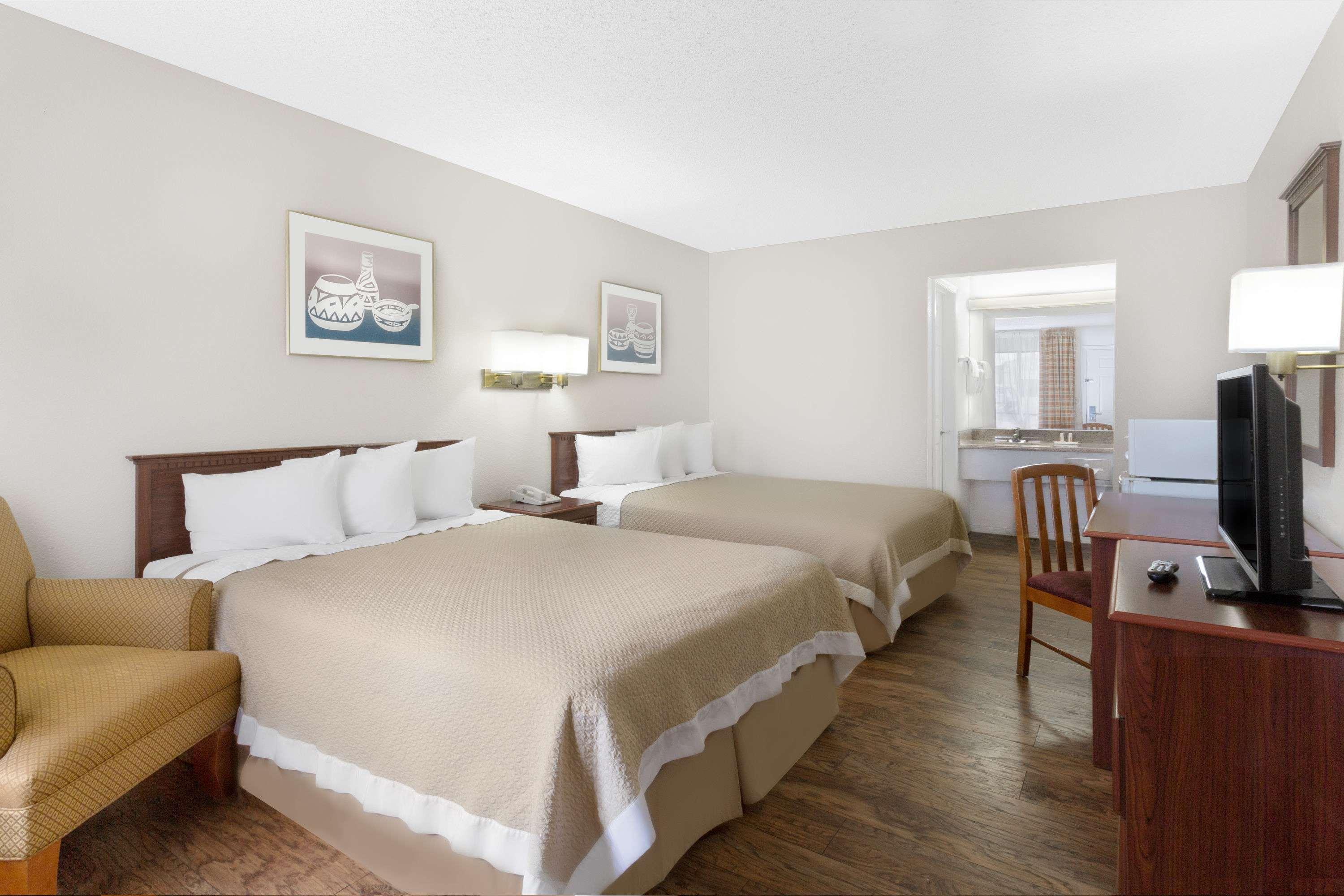 Days By Wyndham West Motel