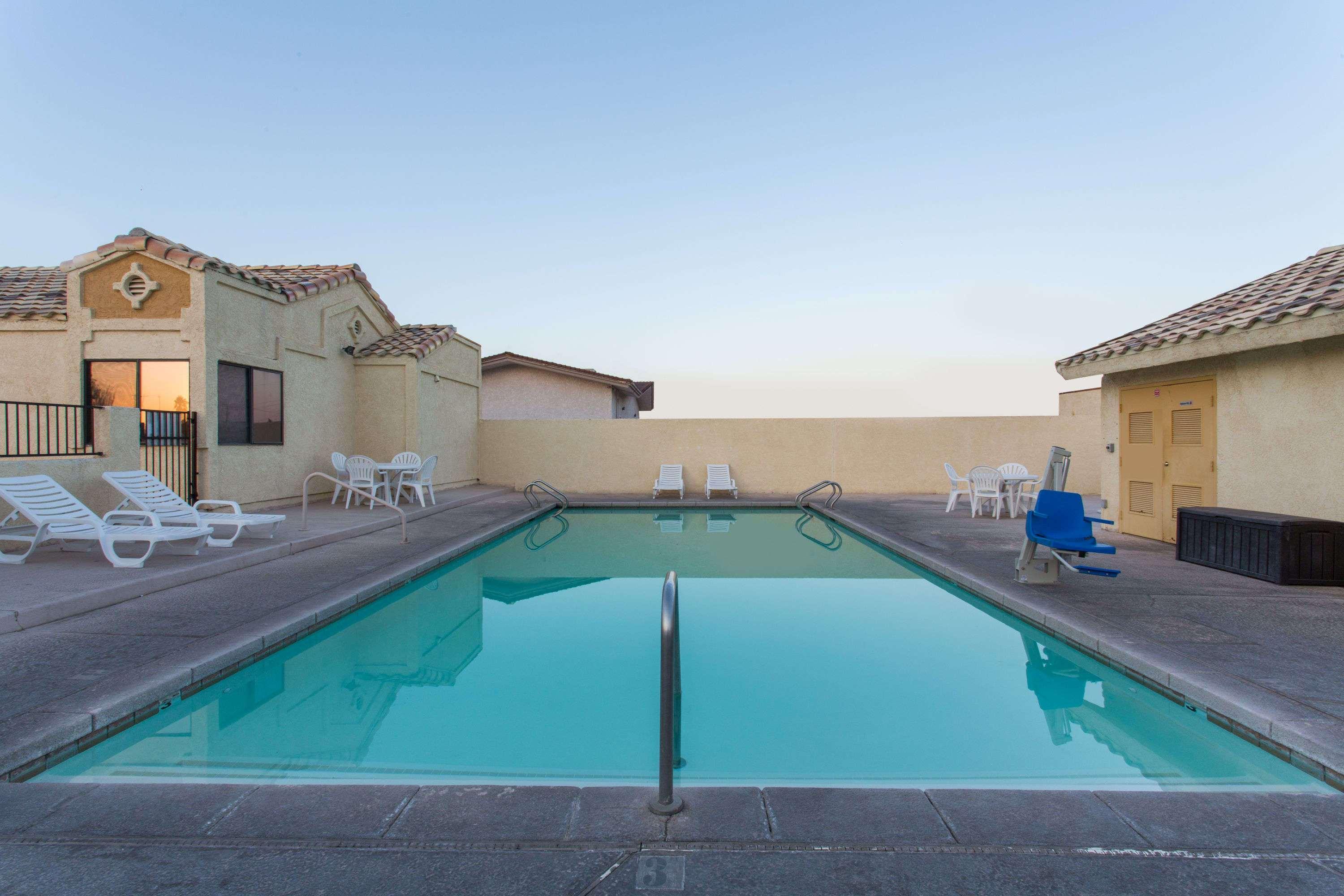 Motel Days By Wyndham West