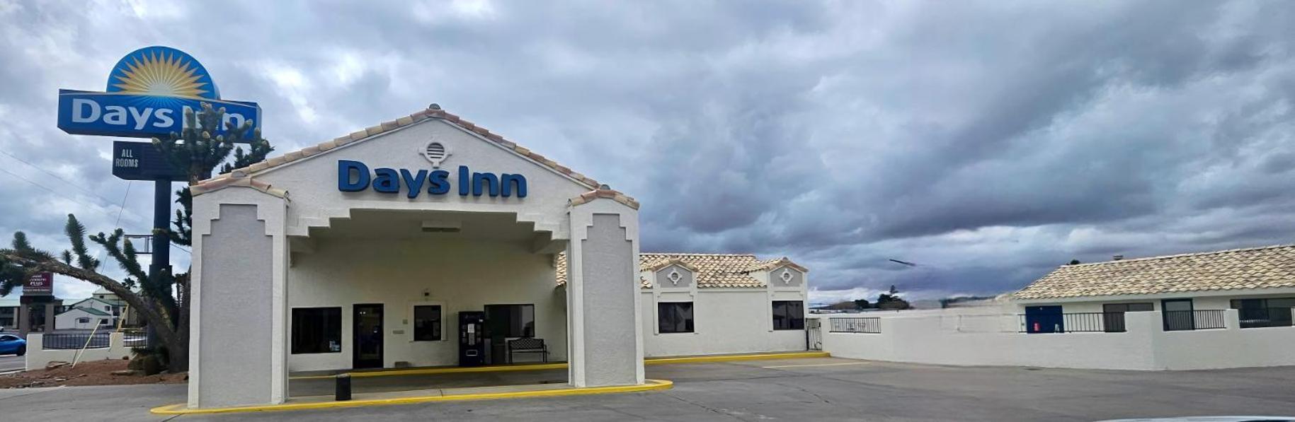 Days By Wyndham West Motel Kingman
