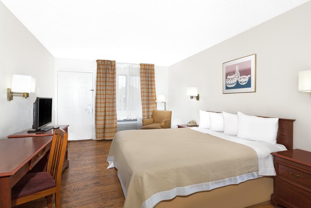 Days By Wyndham West Motel