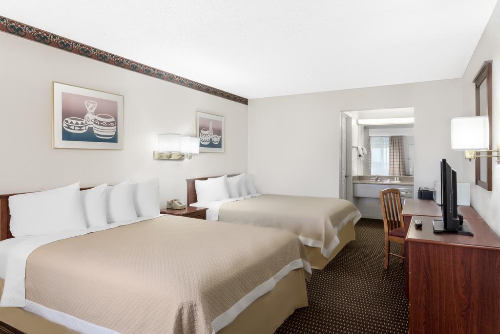 Days By Wyndham West Motel 2*