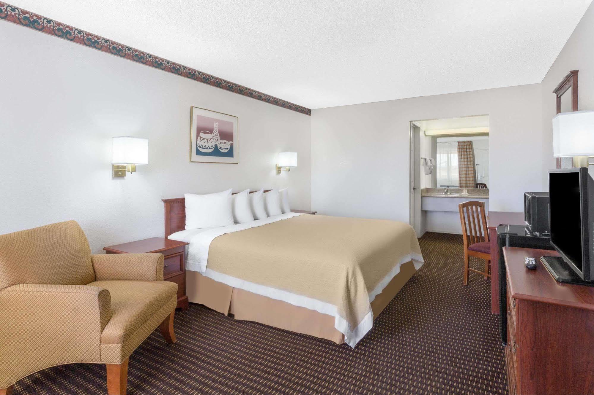 Days By Wyndham West Motel Kingman
